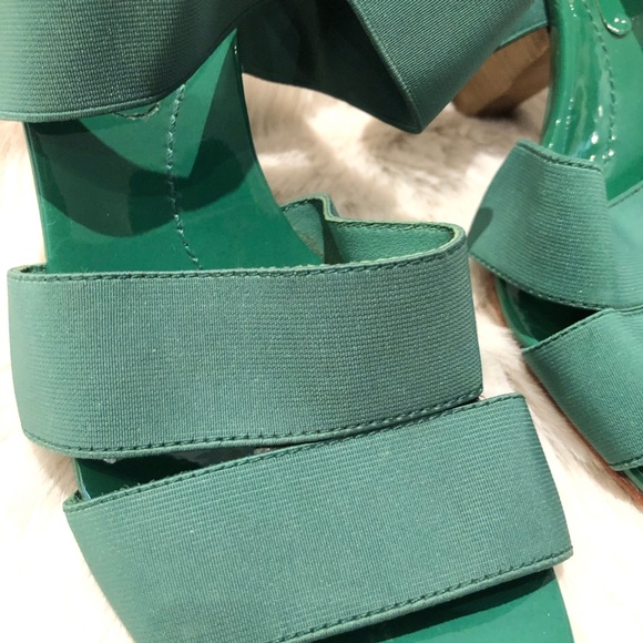 BCBGMaxAzria green elastic band and wooden heels - Picture 3 of 8